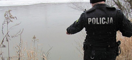 13 i 14-latkowie ślizgali się po zamarzniętej tafli zalewu!