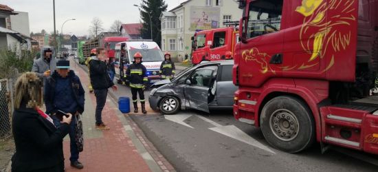 AKTUALIZACJA: Zderzenie ciężarówki z osobowym na Lwowskiej! Droga już przejezdna (FOTO)