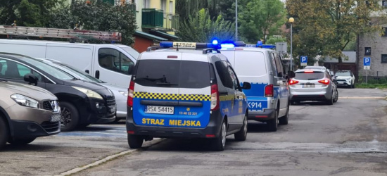 SANOK: Agresywny mężczyzna. Wybita szyba, krzyki (FOTO)