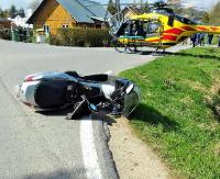 POWIAT BRZOZOWSKI: Osobówka wjechała w motocykl. 10-latek przetransportowany helikopterem do szpitala (ZDJĘCIA)