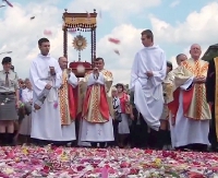 CZWARTEK: Uroczysta procesja Bożego Ciała przejdzie ulicami Sanoka (FILM)