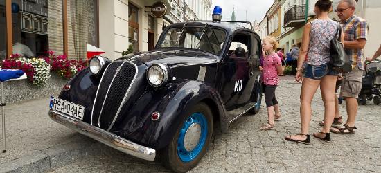 AKTUALIZACJA: Zabytkowe pojazdy wjechały do Sanoka! Trwa rajd (FILM, ZDJĘCIA)