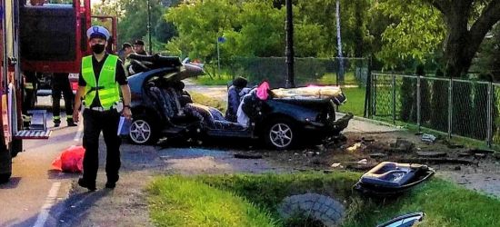 PODKARPACIE. Zmiażdżony samochód. Wydobywał się z niego dym (ZDJĘCIA)