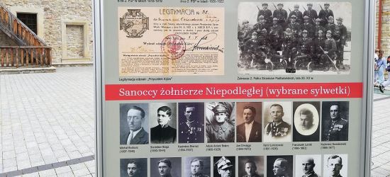 SANOK: Widzieliście już wystawę plenerową na zamkowym dziedzińcu? (FOTO)