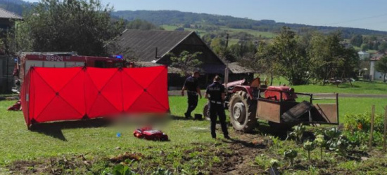 DYDNIA. Tragedia! Śmierć mężczyzny przygniecionego przez traktor (ZDJĘCIA)