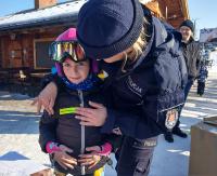 Bieszczadzkie stoki pod okiem policjantów. Sprawdzają czy jest bezpiecznie oraz edukują narciarzy i snowboardzistów (ZDJĘCIA)