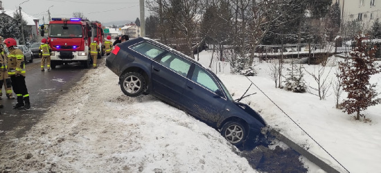 GRABOWNICA. Audi ścięło słup energetyczny (ZDJĘCIA)