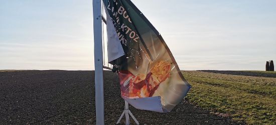 W Trepczy pocięto i zdewastowano banery przypominające o wartości rodziny i wiary (ZDJĘCIA)