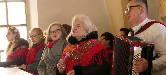 Kolędy od KGW Wujskie dla wiernych z parafii (VIDEO, FOTO)