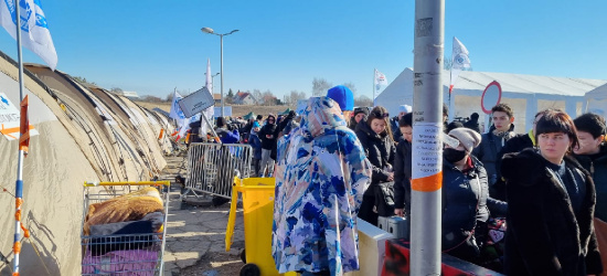 Strażacy z powiatu sanockiego pomagają uchodźcom z Ukrainy