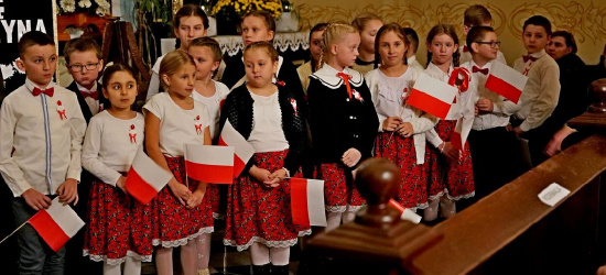 Niebieszczany dla Niepodległej! Wieczornica „Ojczyzna w sercach się zaczyna” (ZDJĘCIA , VIDEO)