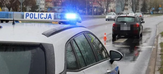 PODKARPACIE: Nastolatka wysiadając z autobusu, weszła wprost pod fiata