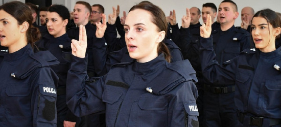 Nowo przyjęci policjanci złożyli ślubowanie (ZDJĘCIA)