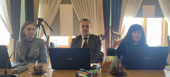 SANOK: Sesja Rady Miasta. Likwidacja szkoły, temat obligacji