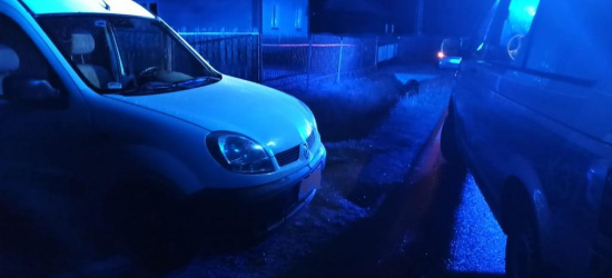 Pijany kierowca przesiadł się do innego auta. Chciał „wrobić” pijanego kolegę (FOTO)
