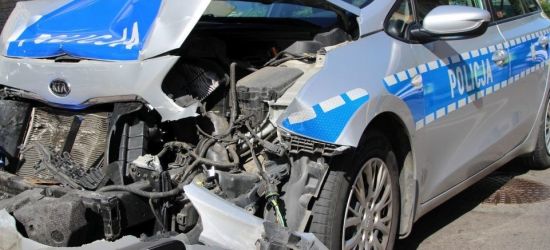 PODKARPACIE: Zasnął za kierownicą i uderzył w radiowóz