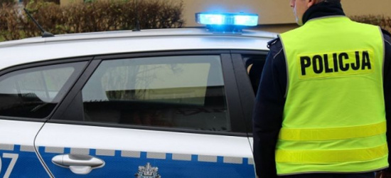 Mężczyzna wypadł z drugiego piętra. Jego stan jest poważny