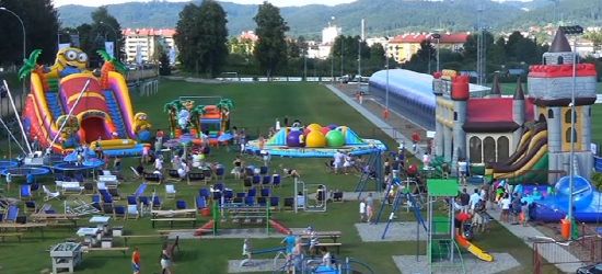 MEGA FUN: Zobaczcie film z zabawy na dmuchańcach! (VIDEO)