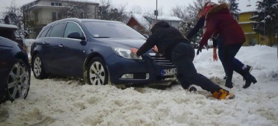 SANOK: „Ludzie z parkingów nie mogą wyjechać” (ZDJĘCIA)