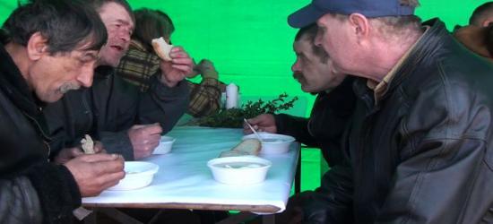 AKTUALIZACJA: Odsłonięto rzeźbę przedstawiającą postać Zdzisława Beksińskiego (VIDEO HD, ZDJĘCIA)