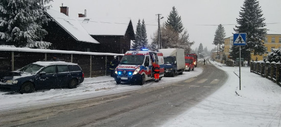 Potrącenie pieszej. Do zdarzenia doszło przed strażnicą strażacką (FOTO)