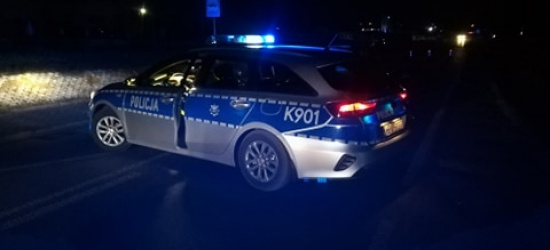 SANOK: Leżał na drodze. Zainterweniował przechodzień