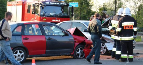 Wymuszenie pierwszeństwa doprowadziło do zderzenia audi i seata (ZDJĘCIA)