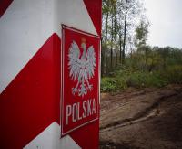 Przekroczył granicę na czworakach, udając zwierzę. Myślał, że nikt nie zauważy (ZDJĘCIA)