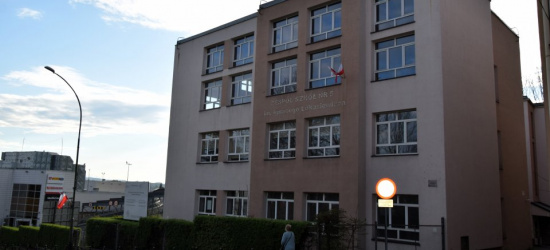 Budynek dawnej „Setki” na sprzedaż. Powiat ogłasza drugi przetarg