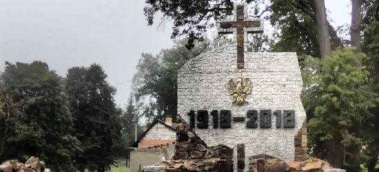 W Strachocinie odsłonięto pomnik na 100. rocznicę odzyskania przez Polskę niepodległości (FOTO)