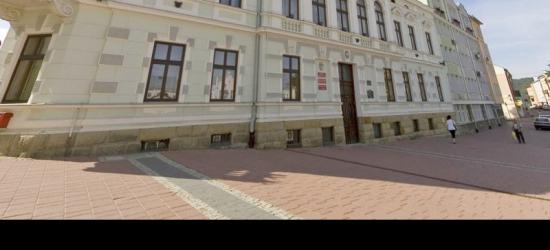 ,,Duży remont jest potrzebny, ale nie jest obecnie brany pod uwagę”. Kosmetyczne zmiany w Urzędzie Miasta