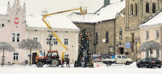 Sanok stroi się na święta. Klimatyczny Rynek (ZDJĘCIA)
