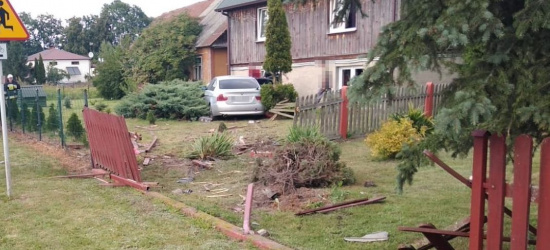 POWIAT KROŚNIEŃSKI: Pijany wjechał w ogrodzenie