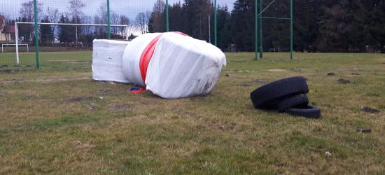 Wandale w Czerteżu. Zniszczone dekoracje świąteczne (ZDJĘCIA)
