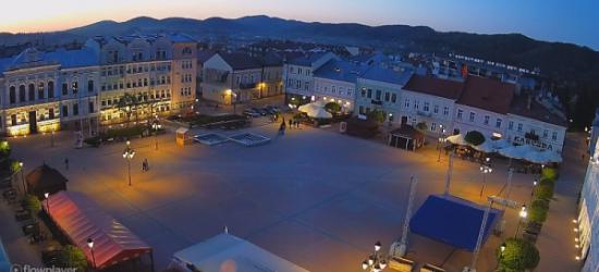 Bajkowy Sanocki Rynek nocą. Zobacz VIDEO na żywo