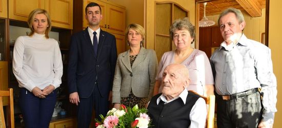 GMINA BUKOWSKO: Setne urodziny pana Bronisława. Wyjątkowy jubileusz (FOTO)