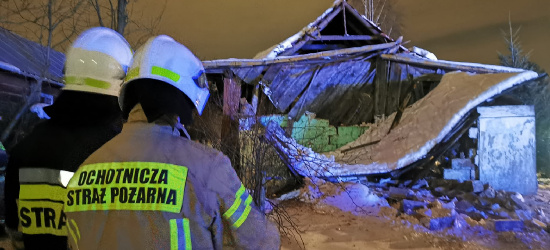 PODKARPACIE. Dach budynku mieszkalnego zawalił się pod ciężarem śniegu (ZDJĘCIA)