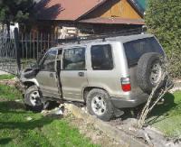 Pijany właściciel warsztatu z pijanym kolegą rozbili samochód klienta (FOTO)