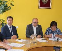 DZISIAJ SESJA W ZAGÓRZU: Nowy skarbnik, przebudowa hali sportowej w Zagórzu i budowa boiska z zapleczem w Kalnicy za ponad 2,5 mln złotych