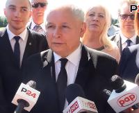 „Konwój wstydu” jutro ma dotrzeć do Sanoka. Tymczasem ministrowie i sekretarze stanu przekazują swoje nagrody dla Caritas (FILM)