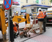 SANOK: Awaria sieci wodociągowej w centrum. Utrudnienia w ruchu mogą potrwać do 17:00 (ZDJĘCIA)
