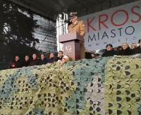 KROSNO: Trwają uroczystości na rynku. Terytorialsi składają przysięgę wojskową (TRANSMISJA)