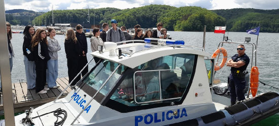 POLAŃCZYK: Policjanci szkolili młodzież w zakresie bezpieczeństwa nad wodą (ZDJĘCIA)