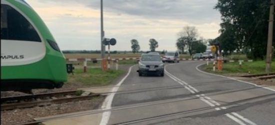 PODKARPACIE: Utknął na strzeżonym przejeździe! Pociąg zdążył wyhamować