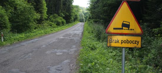 POWIAT SANOCKI / ZAŁUŻ: Droga, która straszy od wielu lat. Będzie remont! (ZDJĘCIA)