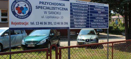 BURMISTRZ OLEJKO: Nie ma zgody na wycinkę 12 drzew. Nie będzie 60 miejsc parkingowych dla pacjentów  (ZDJĘCIA)