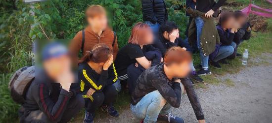 Wietnamczycy nielegalnie przekroczyli granicę w Bieszczadach. W sumie 12 osób (FOTO)
