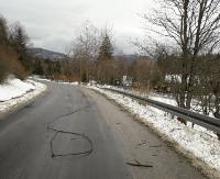 Blisko 1000 odbiorców nadal pozostaje bez prądu. Najtrudniejsza sytuacja na odcinku Cisna – Wetlina (ZDJĘCIA)