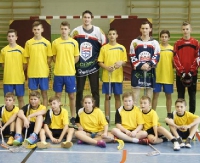 Hokeiści STSu zagrali sparing z uczniami gimnazjum w Zagórzu. Kto wygrał? (ZDJĘCIA)