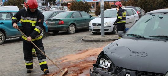 Stłuczka pod marketem. Uważajmy! (FOTO)